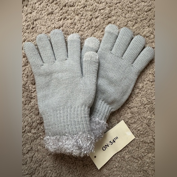 On 34th Accessories - On 34th Gray Knit Gloves with Fuzzy Cuffs